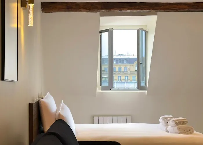 Luxury Suite, Montaigne & Champs Elysees Париж