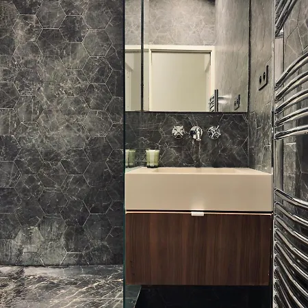 Luxury Suite, Montaigne & Champs Elysees Apartament Paryż