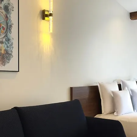 Luxury Suite, Montaigne & Champs Elysees