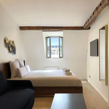 Luxury Suite, Montaigne & Champs Elysees