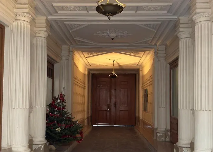 Luxury Suite, Montaigne & Champs Elysees Apartment *