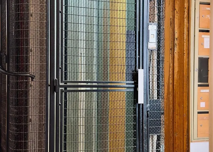 Luxury Suite, Montaigne & Champs Elysees Apartment *