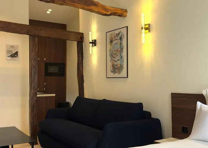 Daire Luxury Suite, Montaigne & Champs Elysees Paris