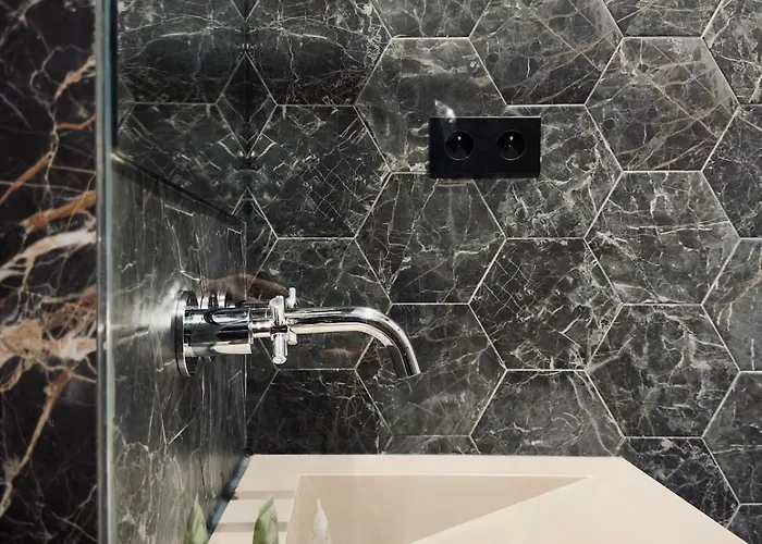 Daire Luxury Suite, Montaigne & Champs Elysees Paris