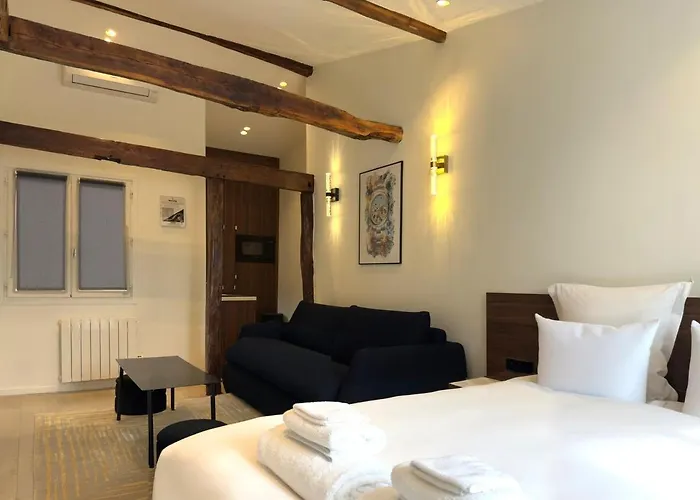 Daire Luxury Suite, Montaigne & Champs Elysees