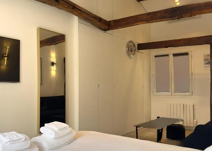 Daire Luxury Suite, Montaigne & Champs Elysees